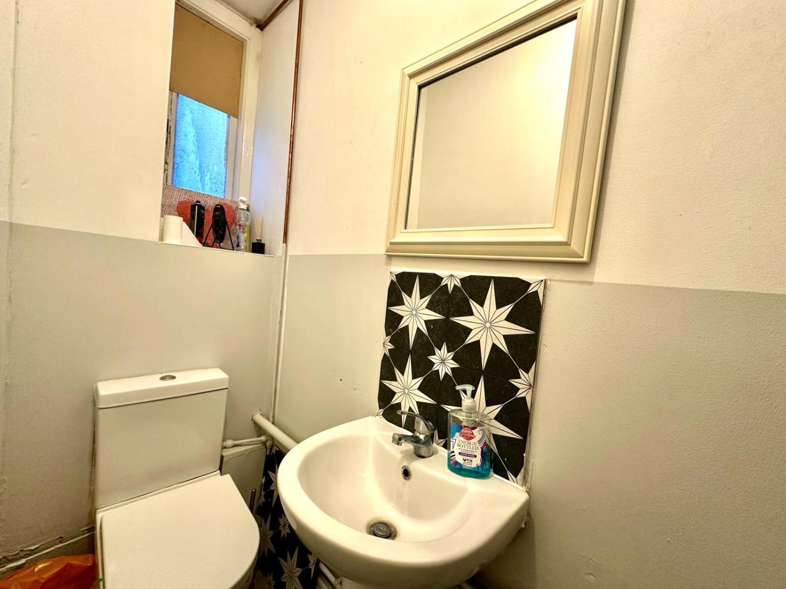 Whitechapel Station Rooms 伦敦 外观 照片